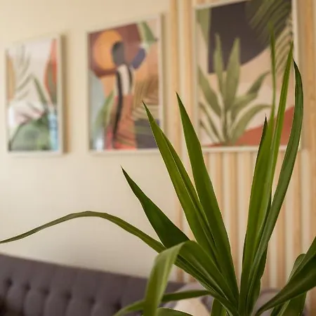 Private 4 Town House Close To Airport 酒店